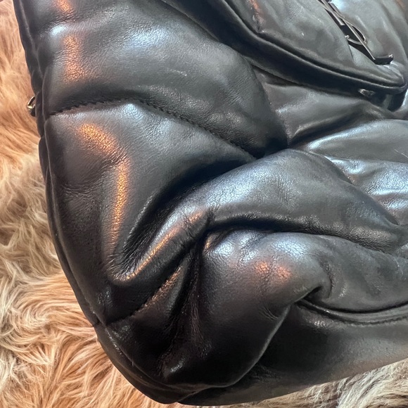 SAINT LAURENT
Lambskin Quilted Monogram
Medium Loulou Puffer
Chain Satchel Black - Picture 4 of 11